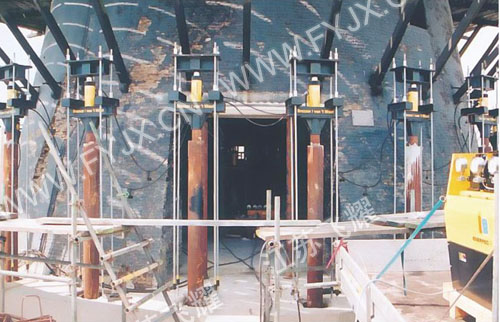 �������п�Һѹǧ�ﶥ���ڴ��ͷ糵ͬ������ƽ��