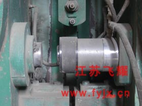 辊压机回退液压油缸使用图